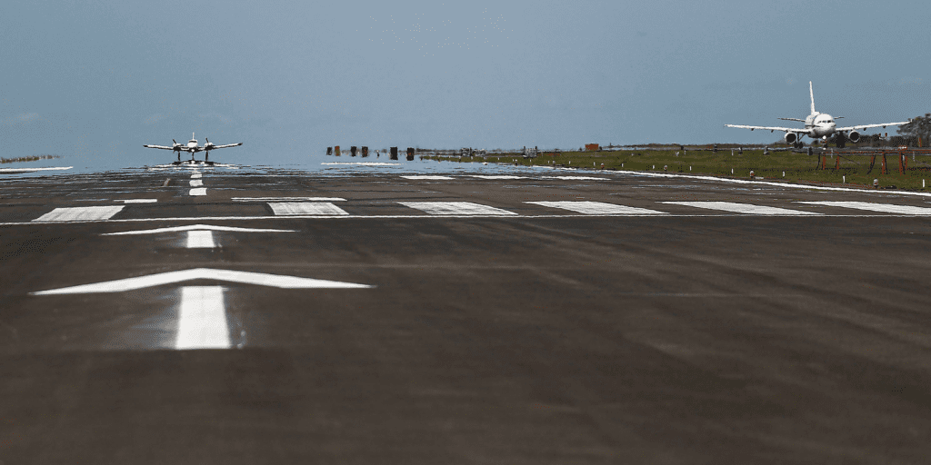 Aeroporto foz pista Economia PR