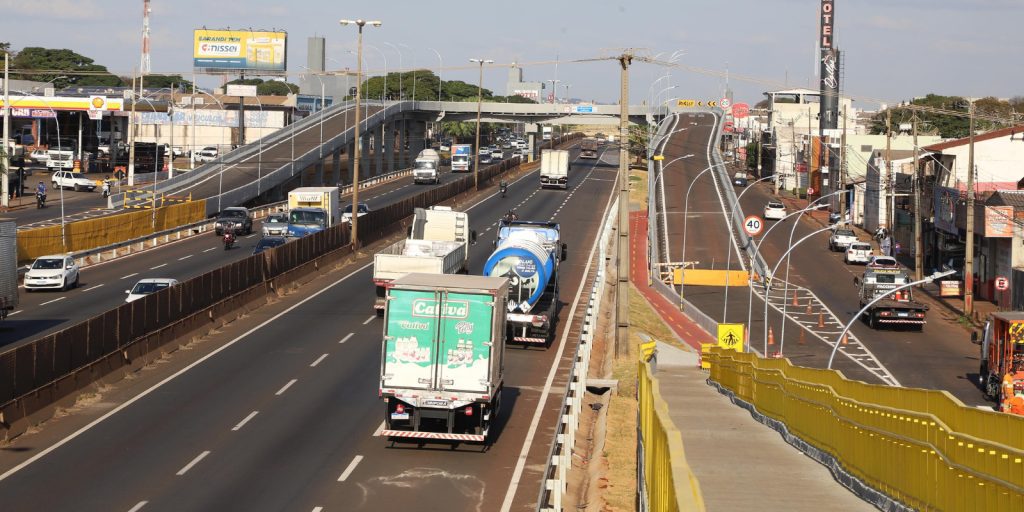 pessoas viajam trabalho economiapr