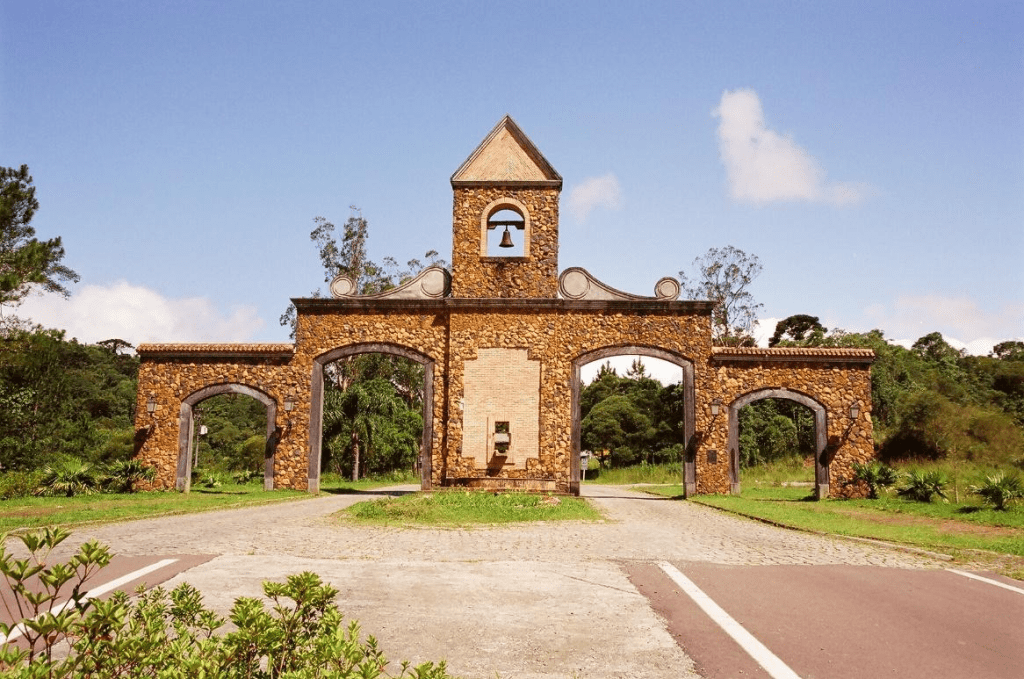 aiqfome quatro barras economia pr