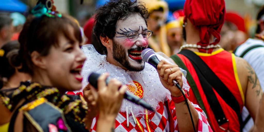 Curitiba Carnaval Economia PR